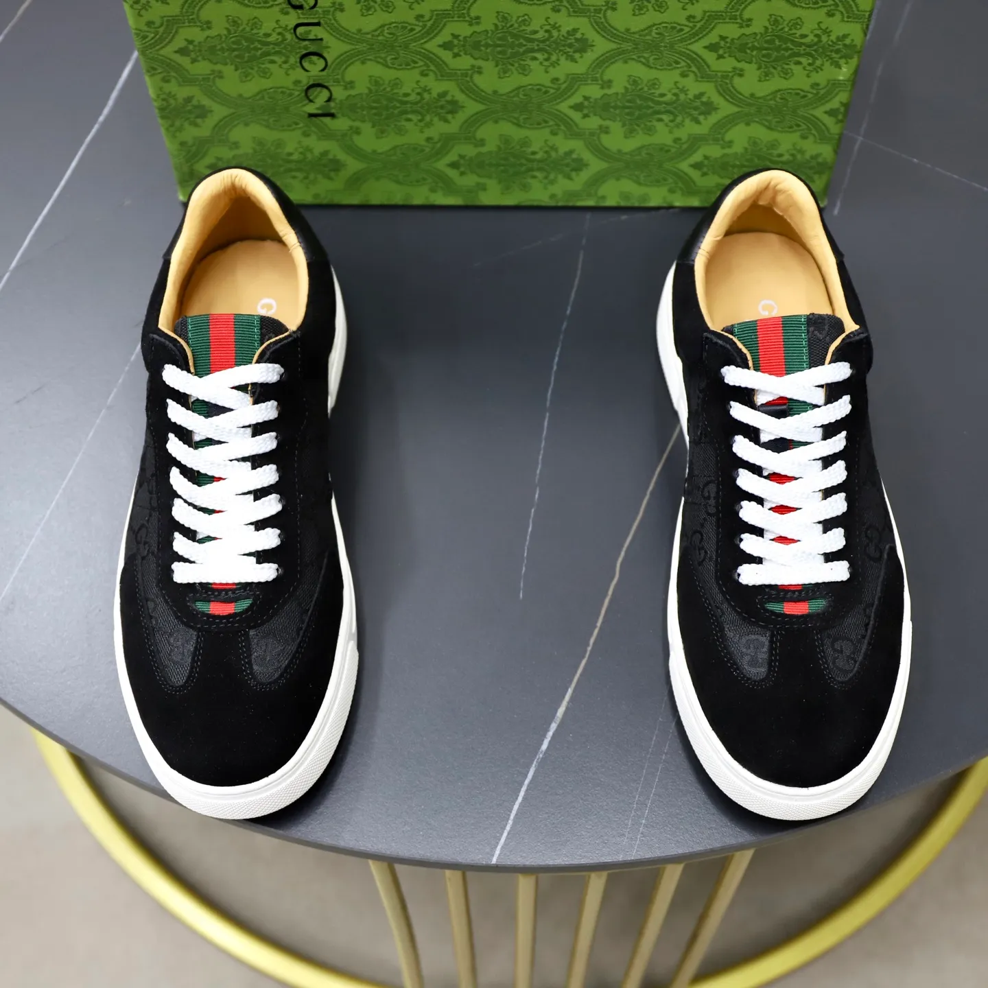 Ex-factory price: 380💰🙅‍♂️🙅‍♂️🙅‍♂️ Brand: Gucci GUCCi Standard code: 38-44 (45 customized) Grade: Same as the official website Material: Original leather splicing Comfortable and breathable sheepskin lining Original wear-resistant outsole Style category: Men's fashionable casual shoes Running sneakers Distinguished luxury brand elements Top luxury Color: actual picture color